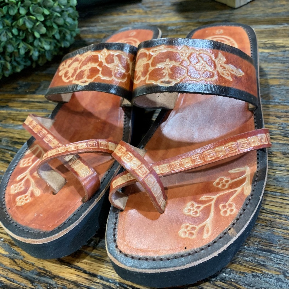 Bahia’s Leather Tooled Sandals Criss Cross Floral Flower Detailing 9